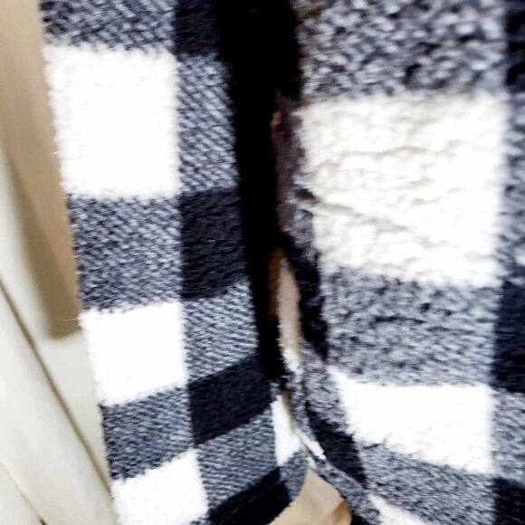 GAP XL Pull over tall wool sweater.Color Black and White - Picture 7 of 10